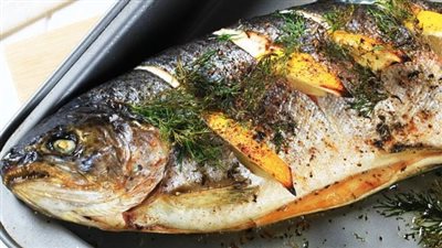 أسرار تتبيلة سمك بالفرن.. لتحضير صينية سهلة ولذيذة