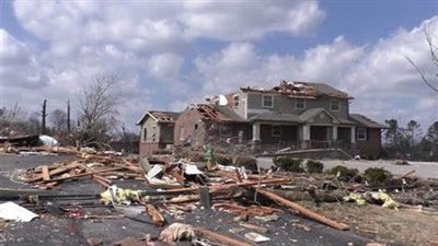 قتلى ومصابون.. أعاصير مدمرة تضرب أمريكا وتسبب أضرارا كارثية | بث مباشر