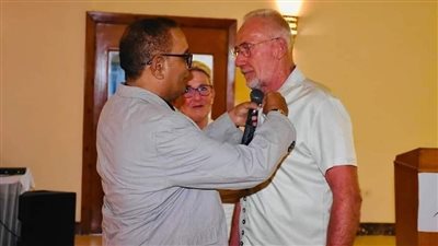 على مدار 12 عاما.. ألماني وزوجته يحتفلان بقضاء 500 ليلة بمرسى علم