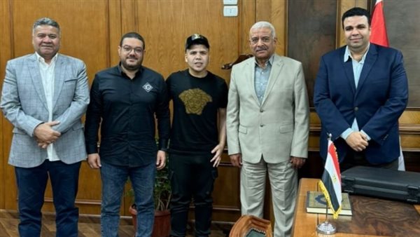 محافظ السويس وعمر