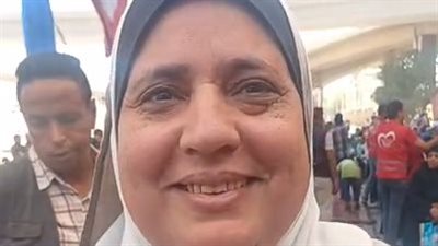 بمناسبة عيد العمال.. الحاجة عزيزة تكرم 200 عامل نظافة بإمبابة: غلابة ويستاهلوا نجبر بخاطرهم | بث مباشر