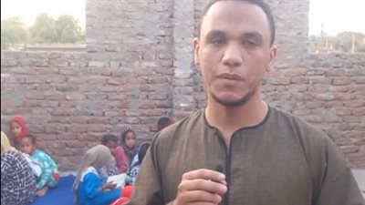 عملهم كُتاب لأنها أمانة.. صيدلي يُحفظ صغار قريته القرآن الكريم في الأقصر| بث مباشر 
