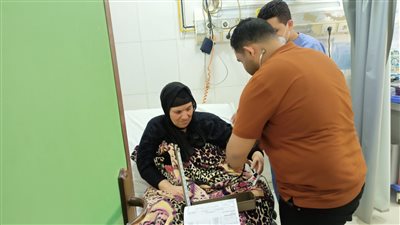 مصابة بقطع في النخاع الشوكي.. صحة كفر الشيخ تستجيب لاستغاثة سيدة عبر القاهرة 24 