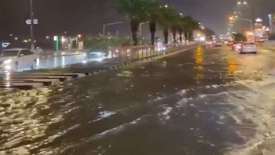 سيول شديدة وأمطار رعدية تضرب مكة المكرمة| بث مباشر 
