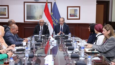 وزيرا الاتصالات والتربية والتعليم يبحثان تطوير المنظومة التعليمية