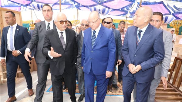 وزير التعليم ومحافظ