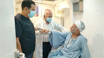 علاج بالمجان.. توقيع الكشف الطبي على 1508 حالات خلال قافلة طبية بالمنيا