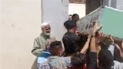 المئات يشاركون في جنازة الطالب يوسف المتوفى بأزمة قلبية داخل مدرسته بالمحلة| بث مباشر 