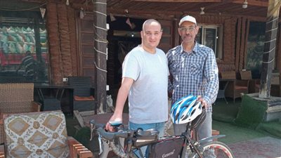 العمر مجرد رقم.. خالد صاحب الـ59 عاما سافر من المنوفية لسيناء والسلوم بالدراجة: بتمشى بيها للقاهرة| فيديو