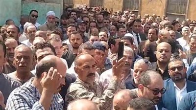 مرديش يديله فلوس.. تشييع جنازة عجوز ضحية نجله ببني سويف 