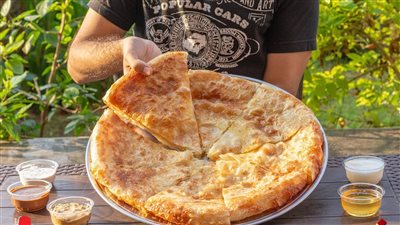 طريقة عمل الفطير المشلتت الفلاحي.. بطعم وريحة الزبدة