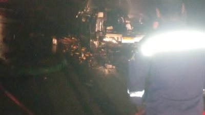 إصابة شخصين إثر اشتعال النار في سيارة تابعة للطيران المدني بقنا | صور