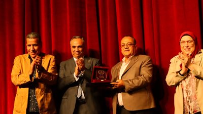 رئيس هيئة قصور الثقافة يشهد احتفالية عيد العمال على مسرح 23 يوليو بالمحلة| صور