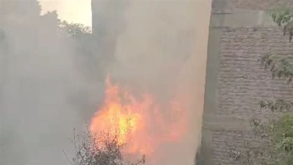 حريق داخل قطعة أرض