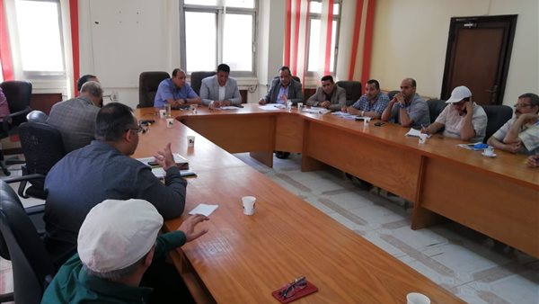 اجتماع بين مسئولي