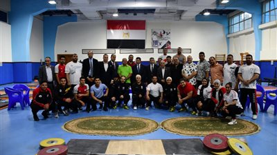 وزير الرياضة يلتقي لاعبي المنتخب المصري لرفع الأثقال | صور