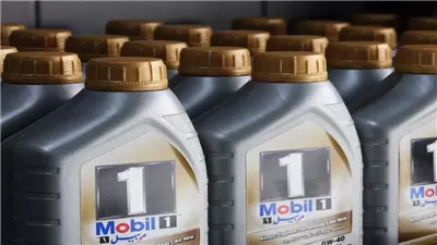 تجار: تخفيضات مؤقتة تصل لـ 15% على أسعار زيت موبيل للسيارات 