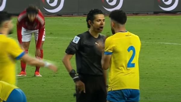 لحظة طرد محمد نصر