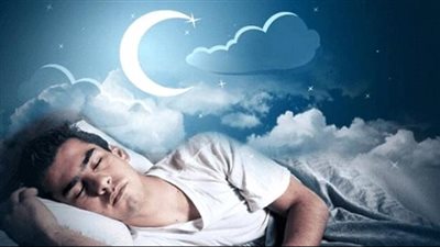 رؤية الميت في المنام يتكلم معك.. طول عُمر أم قُرب أجل؟