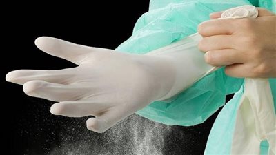 رئيس المستلزمات الصحية: احذروا الغش في القفازات الطبية.. وهذه كيفية تمييزها