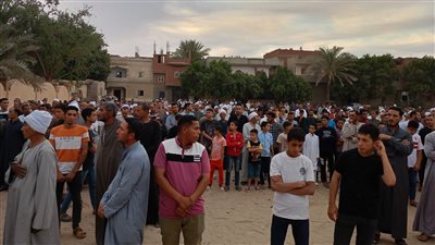 تشييع جثمان مُسنة لقيت مصرعها على يد جارتها لسرقة قرطها الذهبي بالفيوم