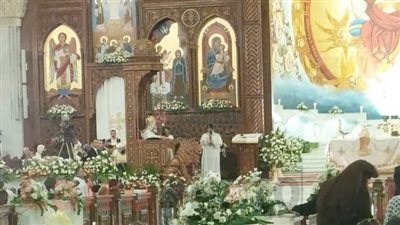 على الكرسي البابوي.. البابا تواضروس الثاني يترأس قداس عيد القيامة المجيد | صور