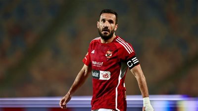 علي معلول أسطورة أهلاوية من الإنجازات والنجاحات.. أرقامه وبطولاته مع القلعة الحمراء بعد شارة القيادة 
