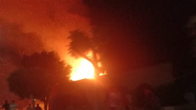 حريق هائل أعلى قاعة أفراح على الطريق الزراعي بالمنيا