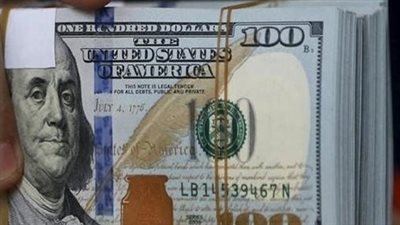 الدولار يتراجع عالميًا واليوان ينزلق إلى أدنى مستوى في 16 شهرا