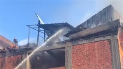 اندلاع حريق في مخزن مواد بلاستيكية بالإسماعيلية | بث مباشر