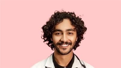 الكشف مجانًا.. إبرام سمير نجم مسرح مصر يفتتح فرعا جديدا لعيادات والده استكمالًا لمسيرته