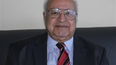 رئيس جامعة القاهرة ينعى إبراهيم درويش أستاذ العلوم السياسية
