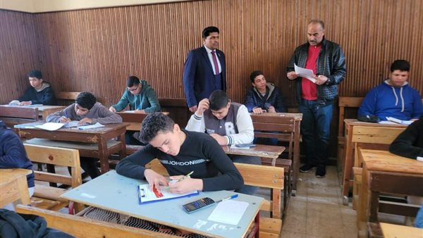 امتحانات الطلاب_