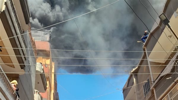 حريق مخزن بلاستيك