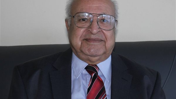 الدكتور إبراهيم درويش