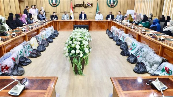 محافظ المنوفية يسلم