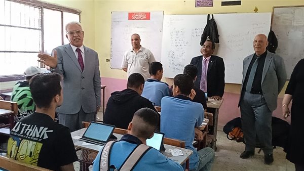 امتحانات طلاب الأول