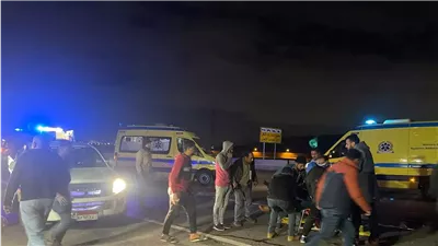 إصابة 18 عاملًا في انقلاب سيارة على طريق المحاجر بالجيزة