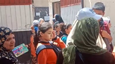 فرحة طلاب النقل عقب انتهاء امتحانات العلوم والإنجليزي والدراسات الاجتماعية بالإسكندرية| بث مباشر 