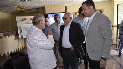 محافظ بورسعيد يتفقد مركز تلقي طلبات التصالح.. والمواطنون: خدمة متميزة| صور 
