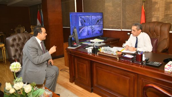 محافظ الغربية يناقش