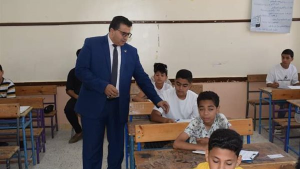 عقل يتابع سير بالامتحانات