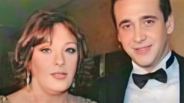 كريم عبد العزيز ووالدته