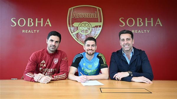 جورجينيو يوقع على