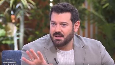 عمرو يوسف يمازح يسرا: مش عاوزينها تسافر معانا تاني.. والأخيرة: حطولي ثعبان حقيقي في فيلم شقو