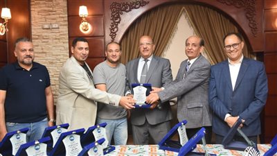 مستقبل وطن بالمنوفية يكرم نائب رئيس قسم المحافظات بالقاهرة 24 وصحفيّ الباجور| صور