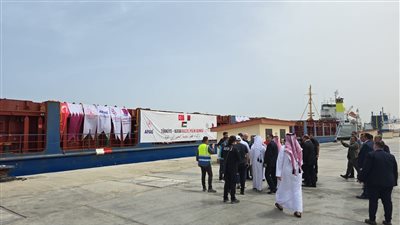 وصول سفينة قطرية تركية لميناء العريش تحمل 1908 أطنان مساعدات لغزة | صور