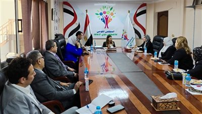 لنظر بلاغات الانتهاكات.. وفد من شئون المرأة بالنيابة الإدارية يزور القومي لذوي الإعاقة