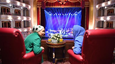 انتصار السيسي تصطحب حرم سلطان عمان في جولة داخل العاصمة الإدارية | صور