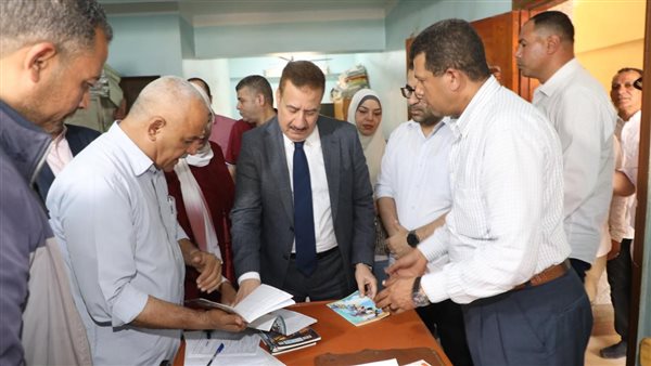 محافظ المنوفية داخل